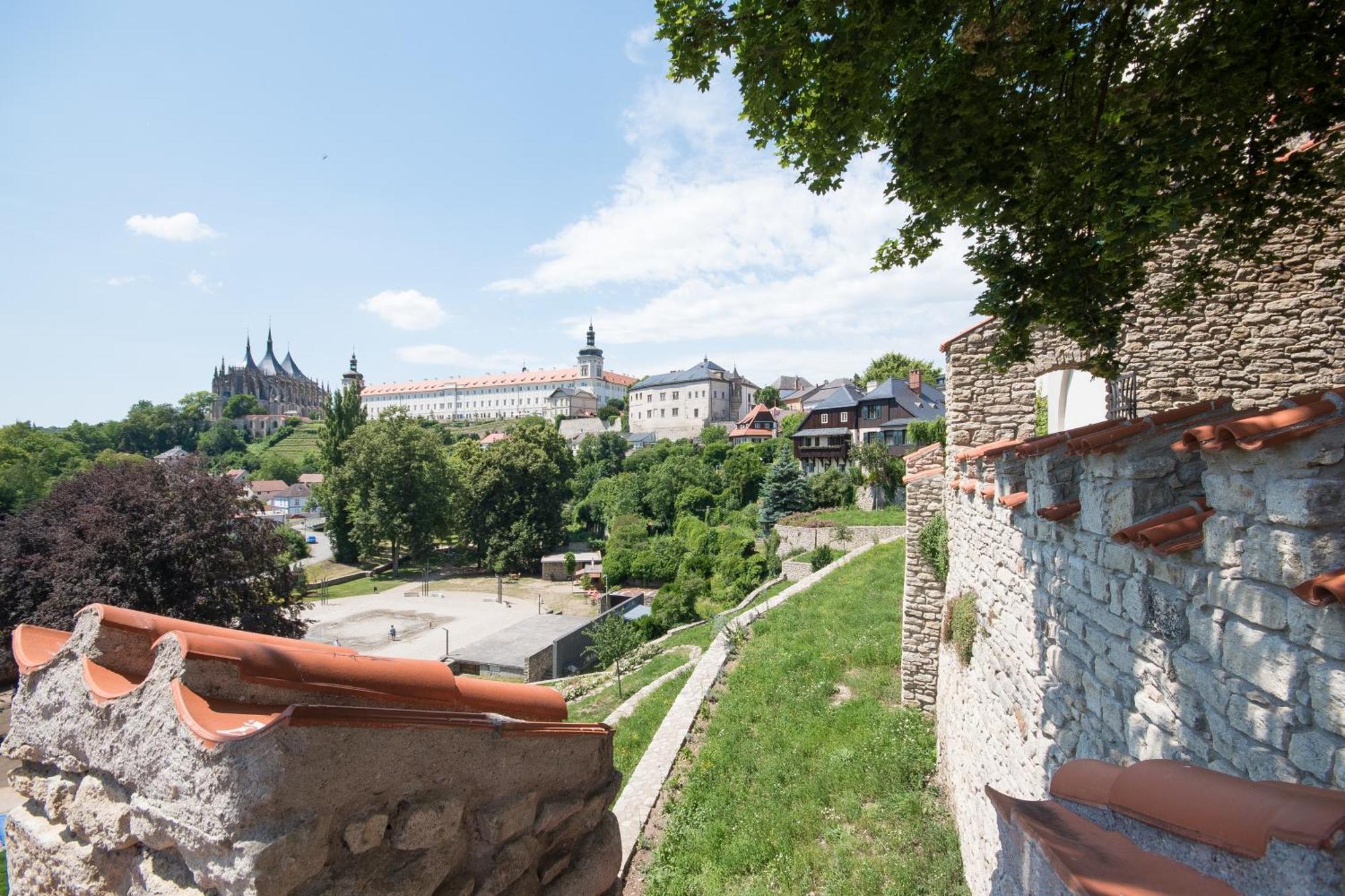 Bartapart Kutna Hora Luaran gambar